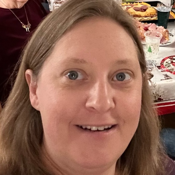 Meet your Posher, Holly - Picture 2 of 2